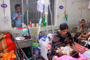 হাম ও হামের উপসর্গে আক্রান্ত শিশুরা চিকিৎসা নিচ্ছে রাজধানীর বাংলাদেশ শিশু হাসপাতাল ও ইনস্টিটিউটে।